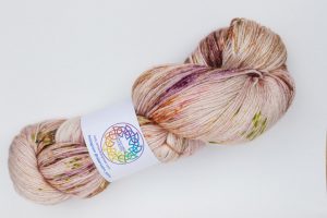 BFL-Silk 4-ply 150g - pink-beige with green, purple and orange speckles